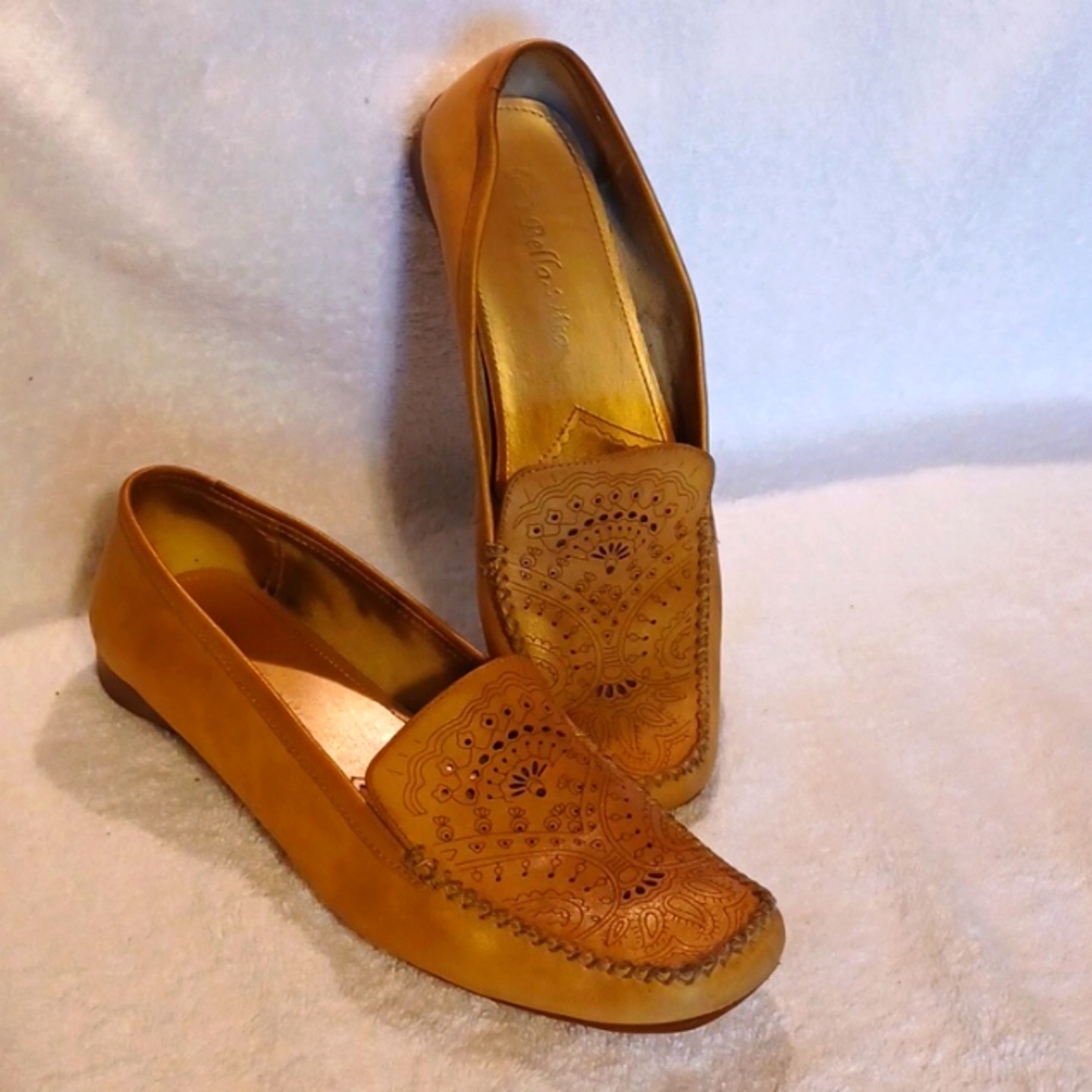 Bella Vitar leather flats size 8 N